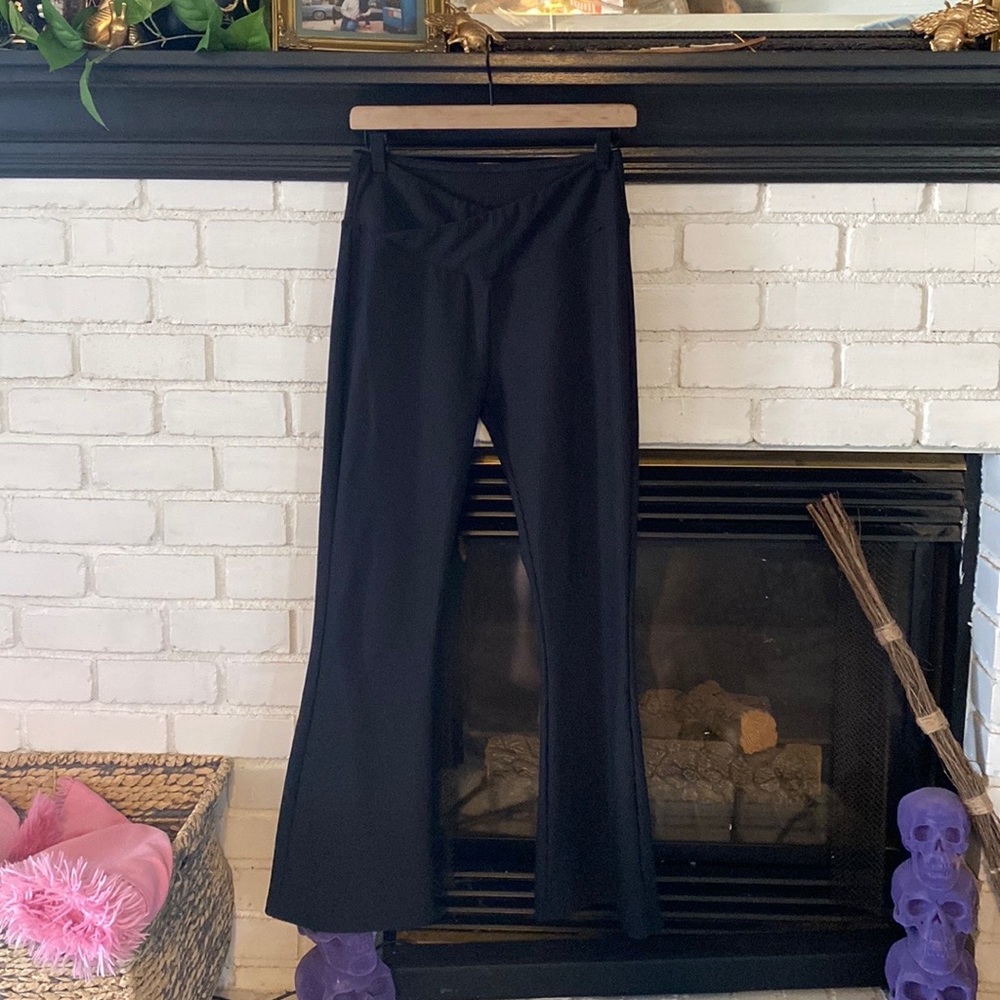 Black ribbed crossover leggings